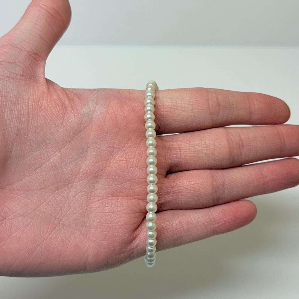 Classic White Faux Pearl Beaded Bracelet Gold Tone Clasp 7.75 Inch